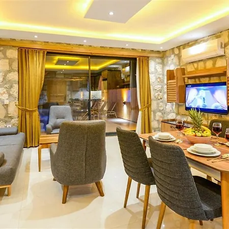 With Private Pool And Jacuzzi In Nature فيلة *