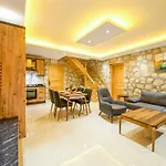 With Private Pool And Jacuzzi In Nature * קס