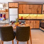 With Private Pool And Jacuzzi In Nature וילה *