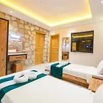 With Private Pool And Jacuzzi In Nature וילה