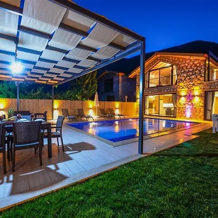 With Private Pool And Jacuzzi In Nature Villa Kaş