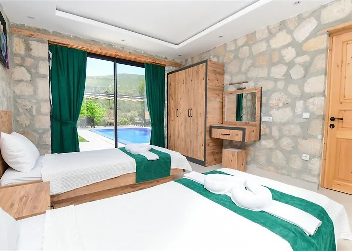 With Private Pool And Jacuzzi In Nature *