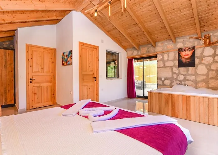 With Private Pool And Jacuzzi In Nature 别墅