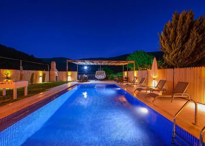 With Private Pool And Jacuzzi In Nature * 卡斯